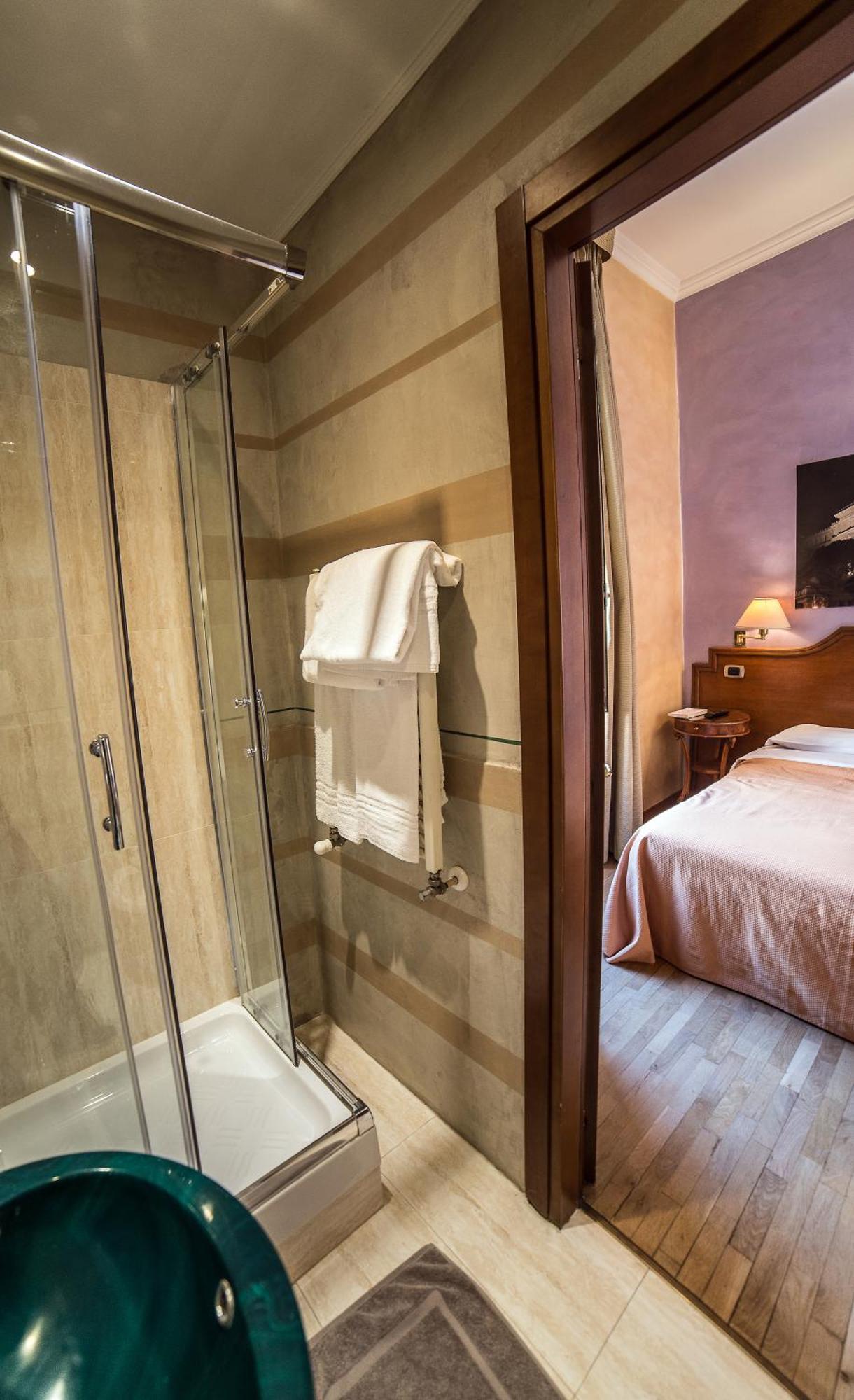 Triple Room,682367937:JPEG