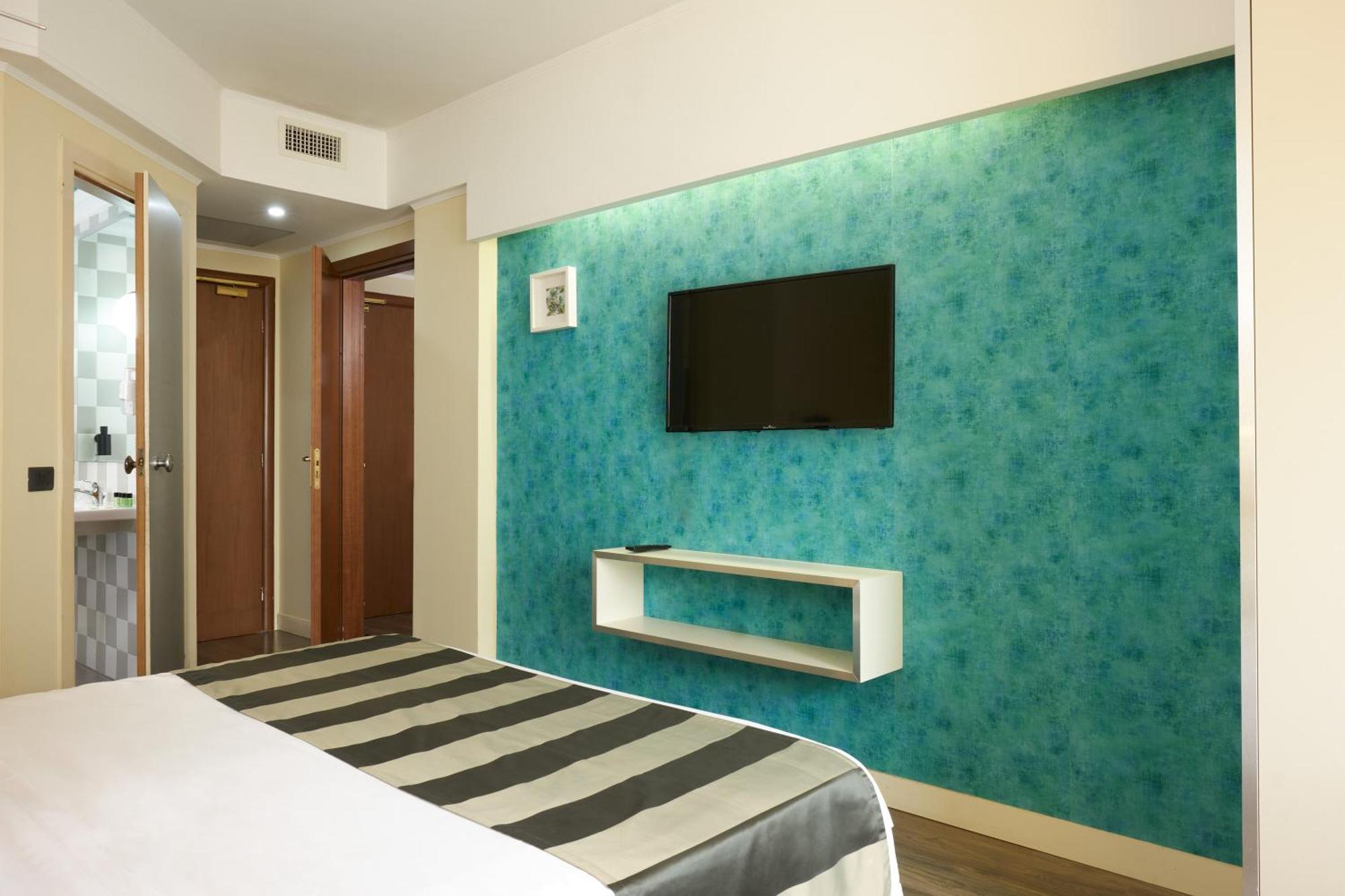 Standard Queen Room