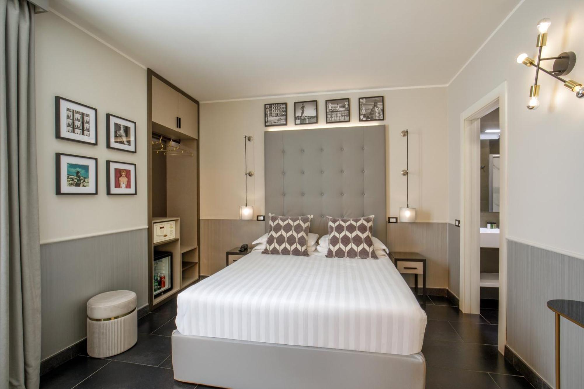 Standard Double Room - Via del Corso 81,1669818212:JPEG