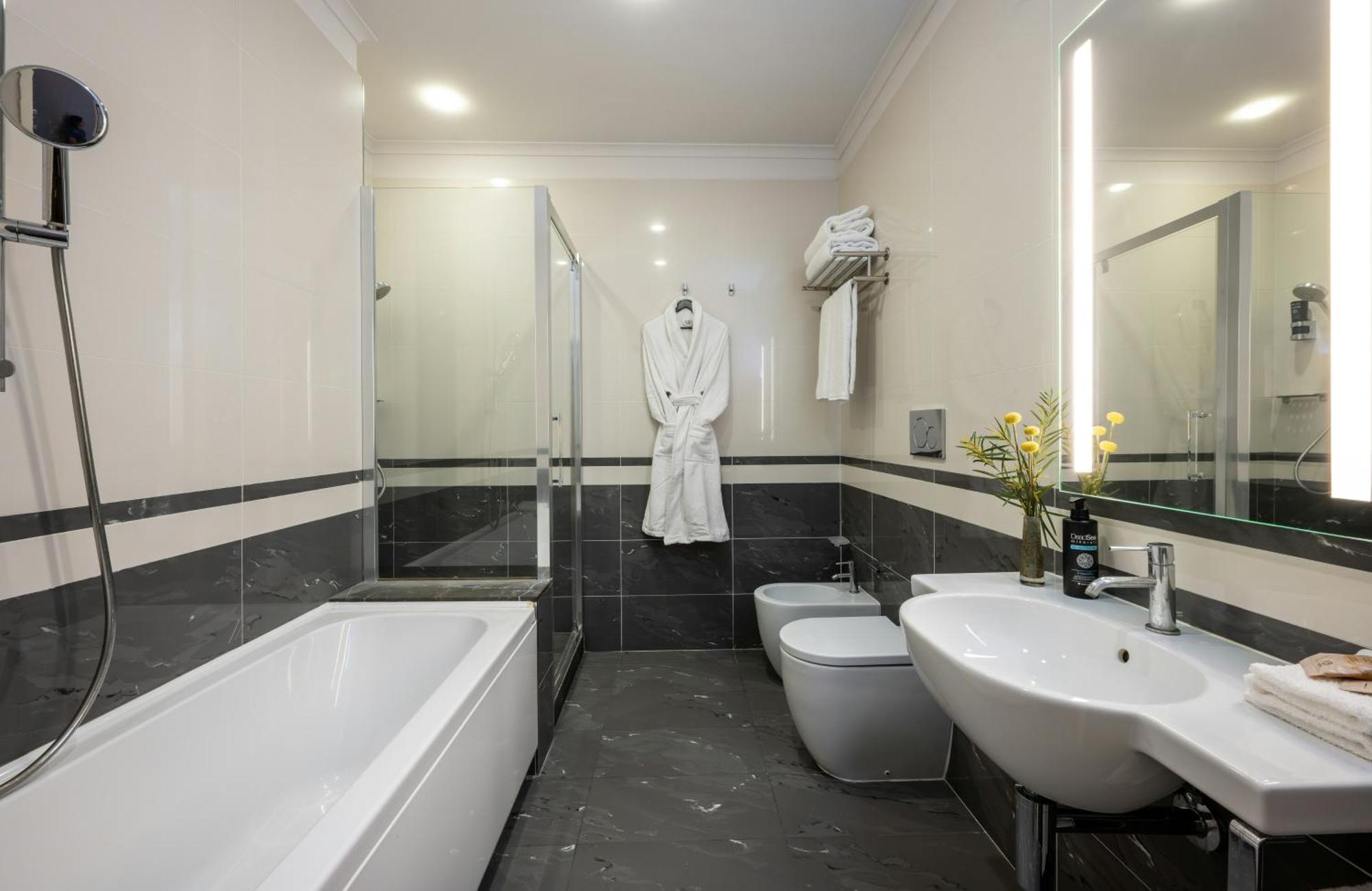 Junior Suite,1746902522:JPEG