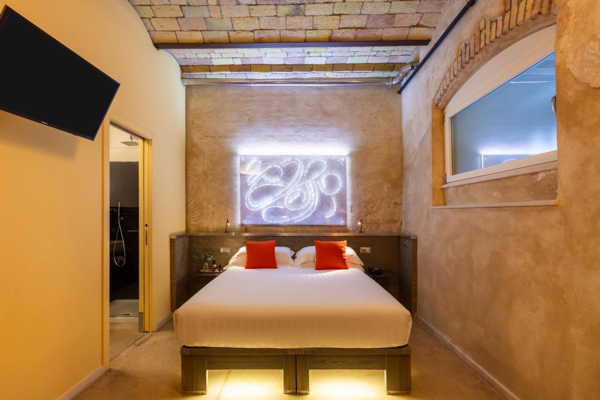 Design Standard Double or Twin Room High Window