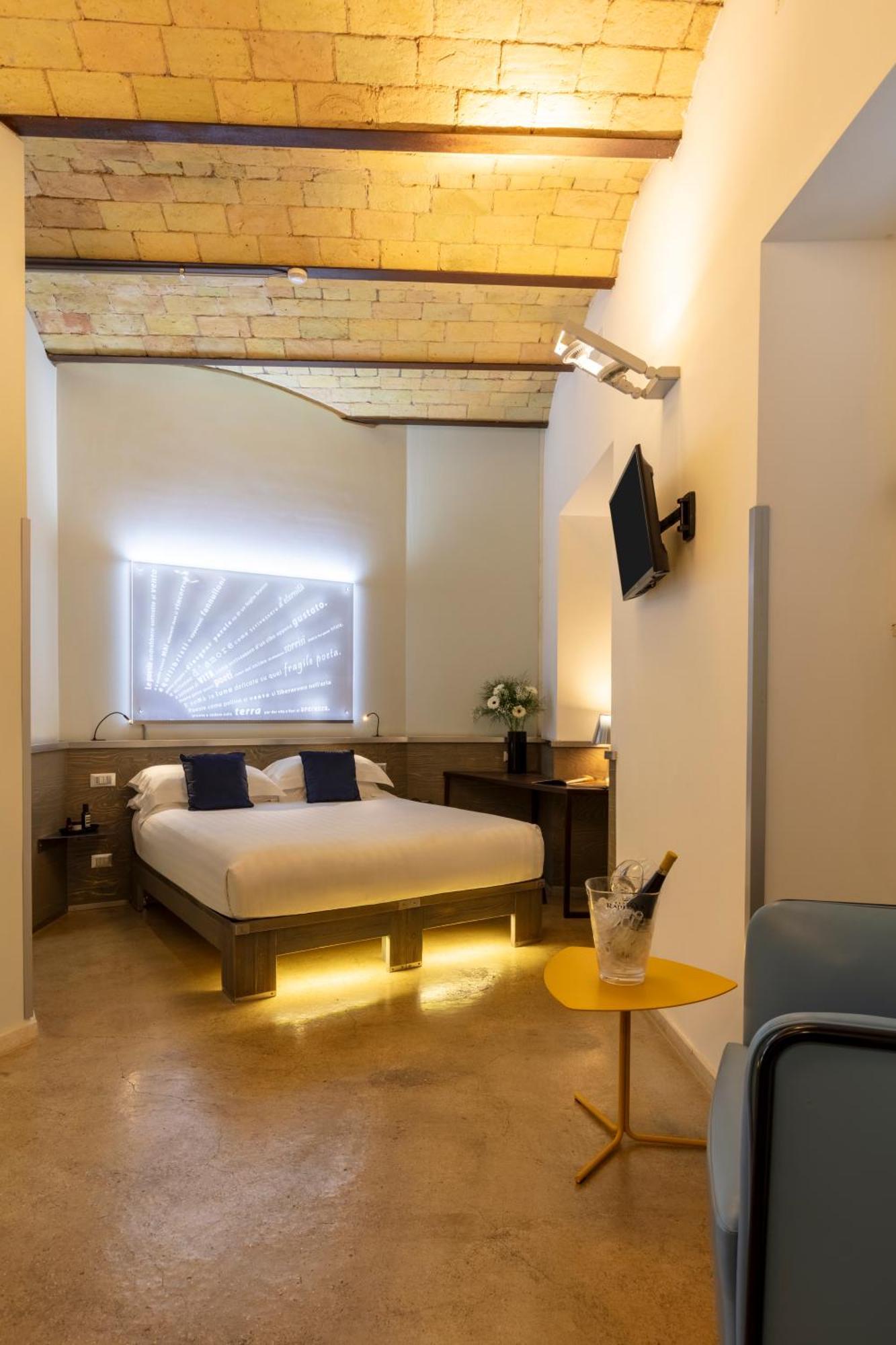Design Standard Double or Twin Room High Window