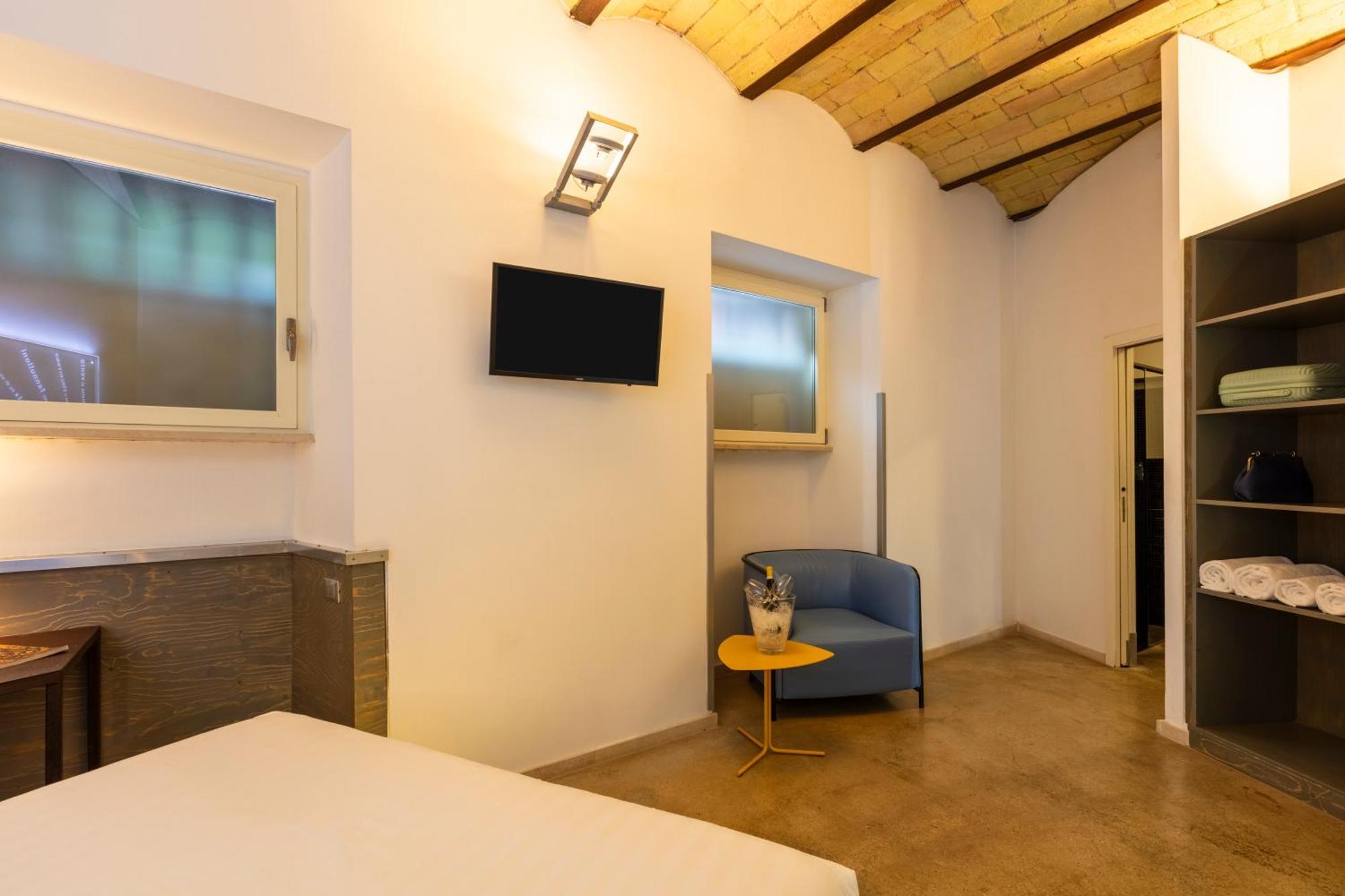 Design Standard Double or Twin Room High Window