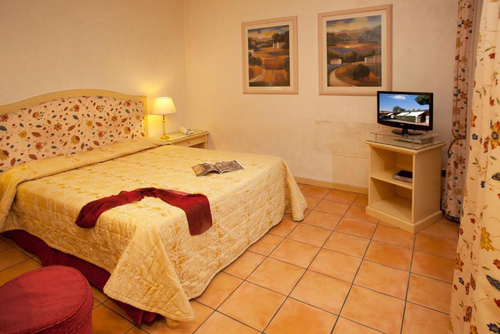 Double or Twin Room with Private Patio