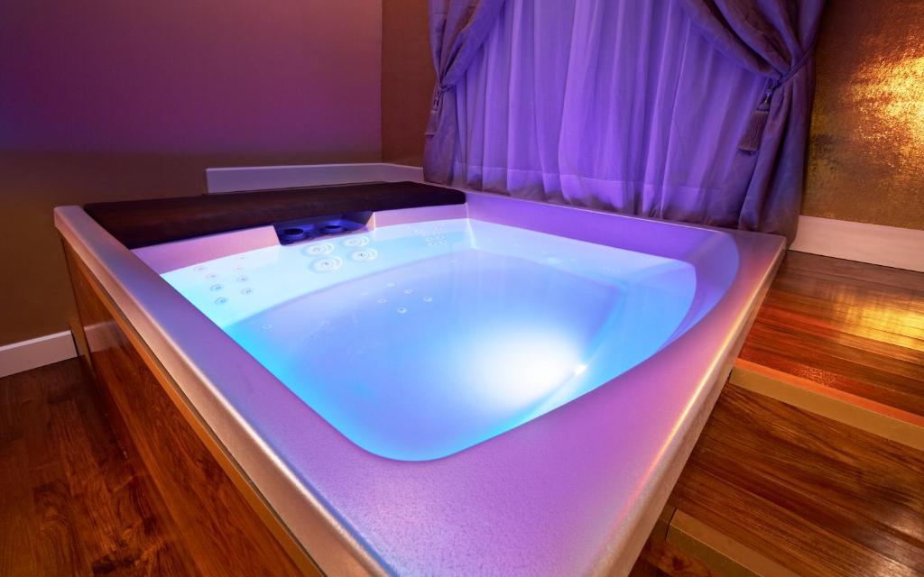 Suite with Hot Tub