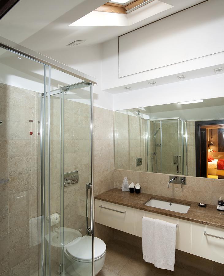 One-Bedroom Apartment - Annex